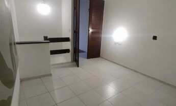 Imagem 6: Village 1/4 no Farol de Itapuã em Condomínio Fechado - Piscina e Churrasqueira