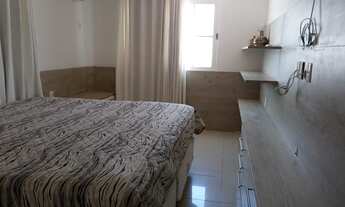 Imagem 3: Casa de condomínio para venda possui 200 metros quadrados com 5 quartos