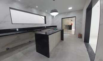 Imagem 5: Casa para venda tem 820 metros quadrados com 5 quartos