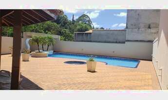 Imagem 3: Casa em condomínio muito bem localizada. Sao 3 suites sendo 1 master com closet e banheira