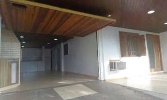Imagem 4: Casa em Porto Alegre, no bairro Restinga, com 4 dormitório(s), e 4 banheiros, à