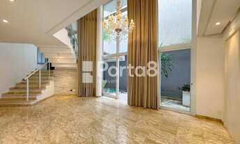 Imagem 7: Sobrado Alto Padrão no Condomínio Recanto Real: Área Gourmet Fechada em Vidro e Suítes Mas