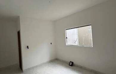 Imagem 7: Linda casa! 2 Quartos sendo 1 Suíte - Toda no Porcelanato e um Quintal Enorme - Vila Finso