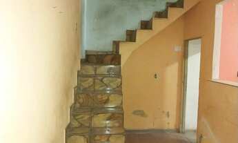 Imagem 6: Vendo casa, cerca de 10 cômodos , uma área de serviço e uma varanda no segundo andar