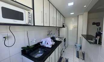 Imagem 2: Lindo 2/4 com Armários - 2º Andar - Condomínio Com Piscina - 2 km Atrás do Antigo Maxxi