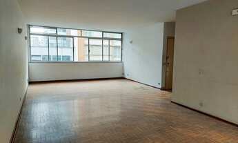 Imagem 2: Amplo apartamento em ótima localização, 03 dormitórios com armários (1 suite), 01 vaga gar