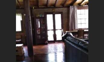 Imagem 4: Lindo sítio medindo de 1680m2, com belo jardim gramado, pomar com diversas árvores frutífe