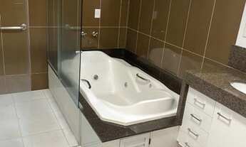 Imagem 3: Vende Casa Térrea de Três suítes plenas sendo Uma Máster com banheira no Condomínio Madri