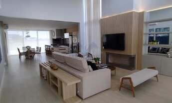 Imagem 2: Linda Casa com fundo lago em localização privilegiada, próxima a estrutura de lazer do con