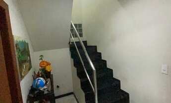 Imagem 2: Casa triplex com piscina em colatina