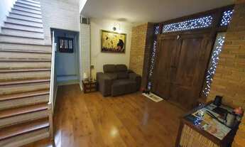 Imagem 2: Lindíssima casa estilo sobrado com piscina, espaço gourmet e vagas para 4 carros na Vila L