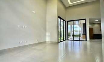 Imagem 4: Casa Alto Padrão de Condomínio fechado com quatro suítes sendo uma Master Localizado Terr