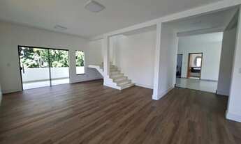 Imagem 3: Sobrado para aluguel possui 400 metros quadrados com 3 suítes e escritório