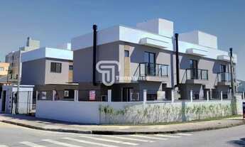 Imagem: Sobrado à venda no bairro Nova Palhoça