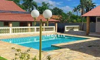 Imagem: Casa ampla com 3 dormitórios e piscina