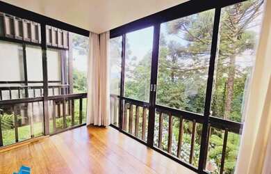 Imagem 2: Com 126m² e uma vista incrível para o vale e acesso a pé a Rua Coberta esse apartamento va