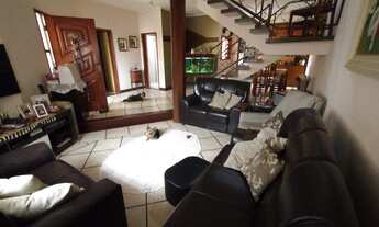 Imagem: Casa Sobrado - 230m2 - 4 Quartos (1 Suíte)