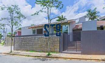 Imagem 5: A casa de rua de alto padrão mais top de Curitiba fica numa rua sem saída e super tranqui