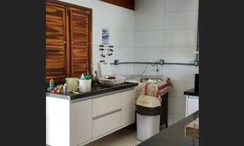 Imagem 4: Casa para venda possui 350 metros quadrados com 5 quartos