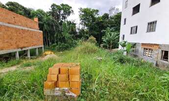 Imagem 2: Terreno com 366,60 com 15,60 m² de frente e fundos, com ótima localização