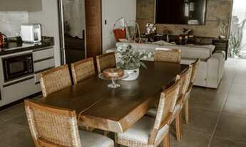 Imagem: Linda casa com exuberante vista ao mar