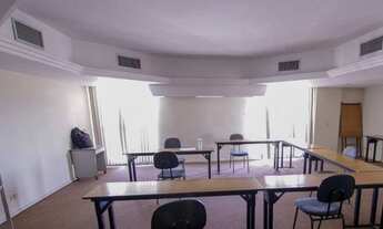 Imagem 7: SERVIÇOS INCLUSOS: Camareira, uma vaga de garagem com serviço de manobrista, piscina e sal