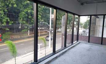 Imagem 5: Pinheiros - Ponto comercial com fachada revestida em pele de vidro ótima visibilidade em A