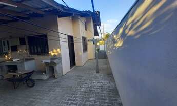 Imagem 2: Casa c/ laje, 02 quartos, cozinha mobiliada, quarto c/ guarda roupas, 02 splits, varanda n