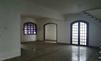 Imagem 7: Casa para aluguel tem 627 metros quadrados com 4 quartos. otima para co