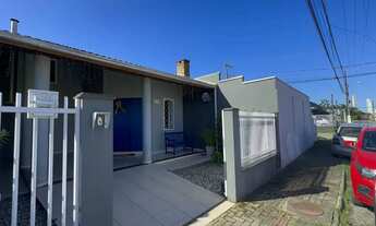 Imagem 3: Casa no centro da Picarras com 2 dormitorios 1 banheiro