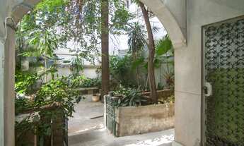 Imagem 4: Casa para aluguel e venda possui 250 metros quadrados com 6 quartos em Copacabana