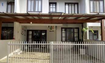 Imagem: 2000 Sobrado Geminado no Centro, ótima