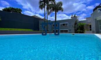 Imagem 4: A casa de rua de alto padrão mais top de Curitiba fica numa rua sem saída e super tranqui