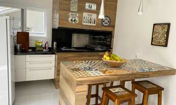 Imagem 3: Casa para venda com 307 metros quadrados com 4 quartos sendo 2 suítes