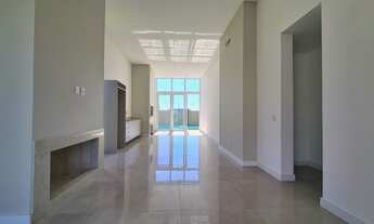 Imagem 7: Casa de condomínio para venda possui 466 metros quadrados com 4 quartos