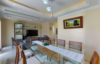 Imagem 3: Linda casa (NÃO GEMINA) 4 qtos (suíte) 3 vgs quintal c churrasq e espaço fazer piscina laz