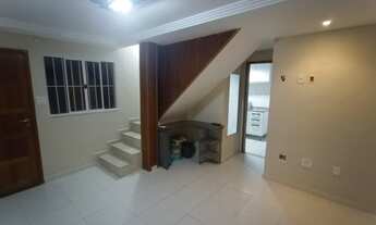 Imagem 4: Alugo ótima casa frente de 02 quartos com varanda no Fonseca