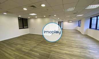 Imagem: Amplo conjunto comercial com layout em divisórias