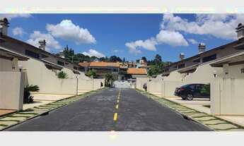 Imagem 2: Casa em condomínio muito bem localizada. Sao 3 suites sendo 1 master com closet e banheira