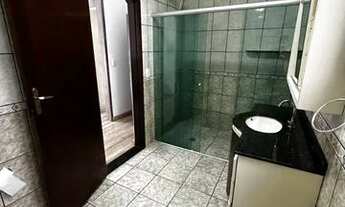 Imagem 2: Espaçosa Casa Reformada de 3 Quartos com 2 Vagas na Garagem