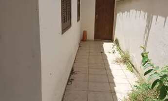 Imagem 2: Casa nos Cavaleiros com 4 quartos sendo 1 suíte para Locação