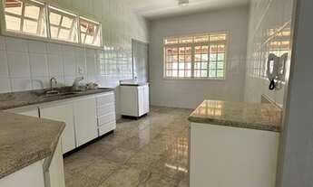 Imagem 3: Casa de condomínio para aluguel tem 410 metros quadrados com 5 quartos