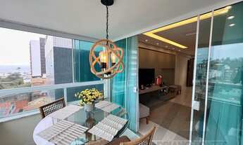 Imagem 2: Apartamento com varanda e vista para o mar