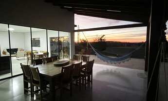 Imagem: Linda casa no lago Corumbá