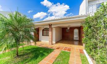 Imagem: Casa térrea com 03 Quartos e amplo quintal