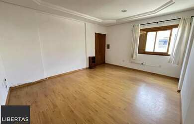 Imagem 2: Apartamento de 2 quartos, suite e 1 vaga de garagem no bairro Menino Deus em POA