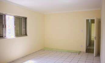 Imagem: Sobrado ao lado do metrô de Vila Matilde