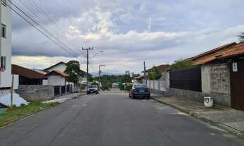 Imagem 6: Terreno com 366,60 com 15,60 m² de frente e fundos, com ótima localização