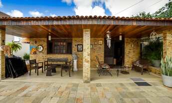 Imagem 2: Casa para venda com 300 metros quadrados com 4 quartos nos Bancários