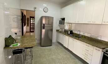 Imagem 2: Casa para aluguel tem 402 metros quadrados com 3 quartos